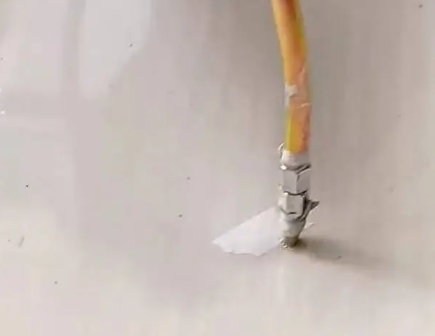 宁强瓷砖空鼓维修公司专业解答在瓷砖铺贴过程中，如果使用的砂料过粗（如全部使用了粗砂），可能会导致以下问题